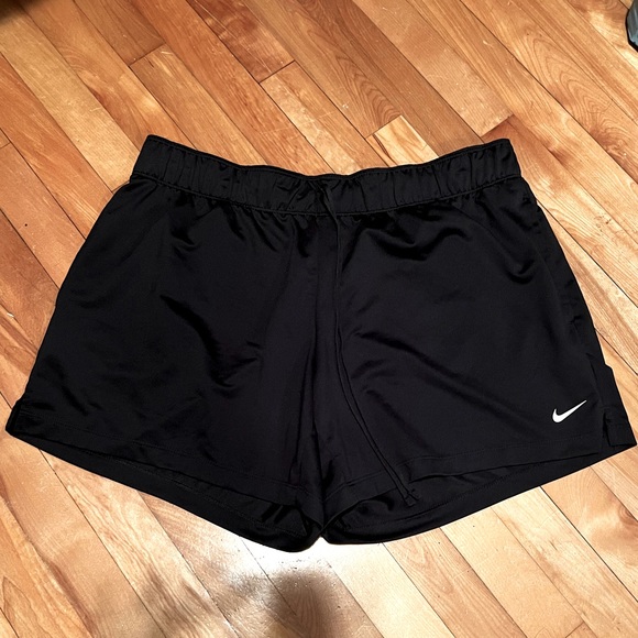 Black nike shorts - Picture 1 of 3